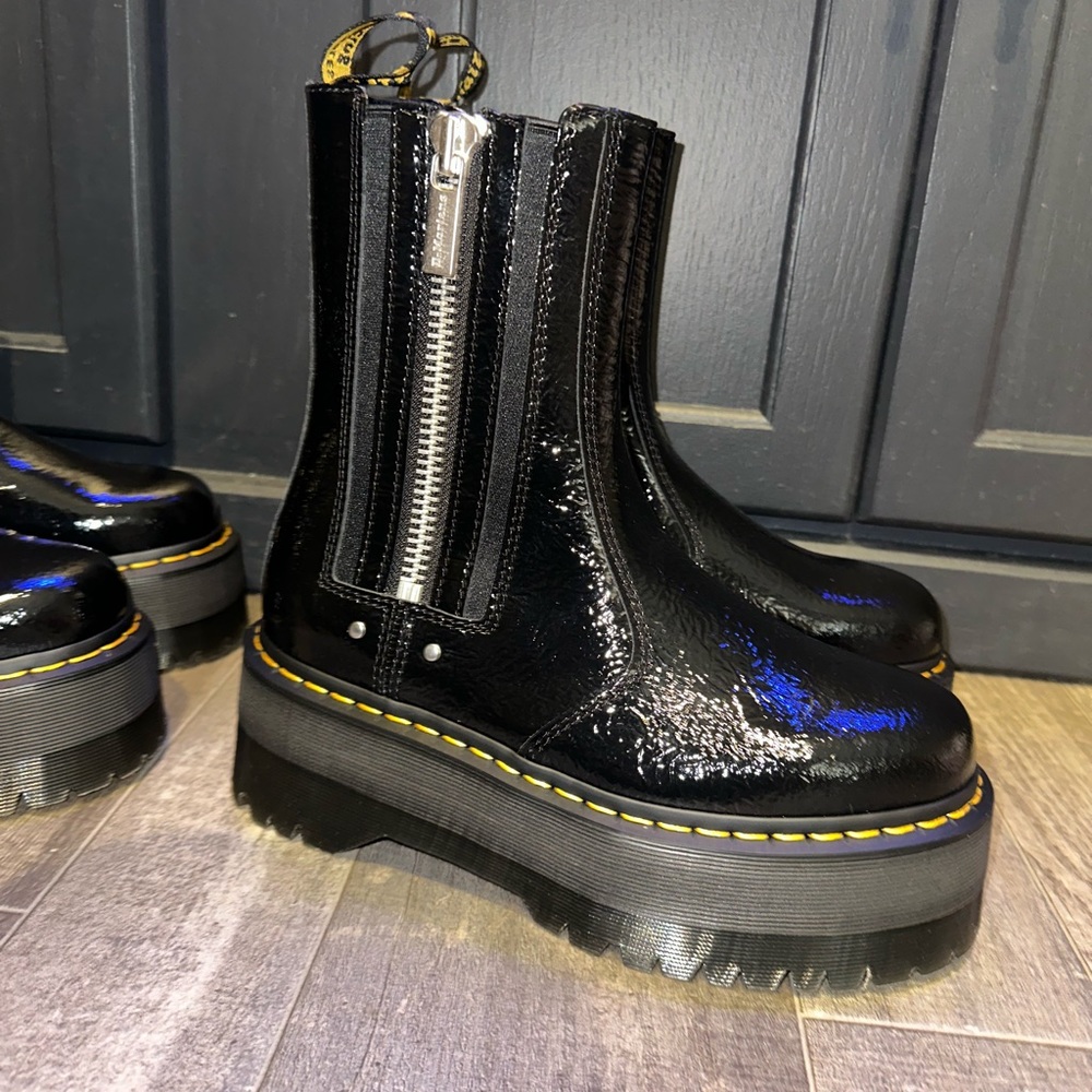 2976 MAX DISTRESSED PATENT PLATFORM BOOTS